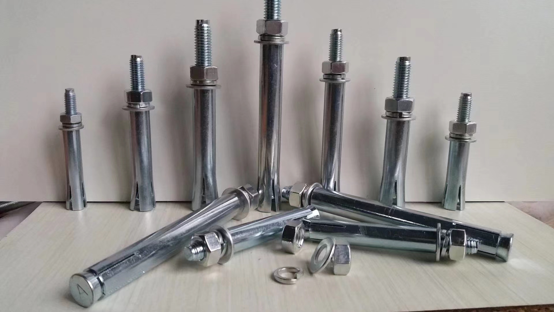 缔造 膨胀螺栓非标中标国标纯标 M6-M30 M50-500MM