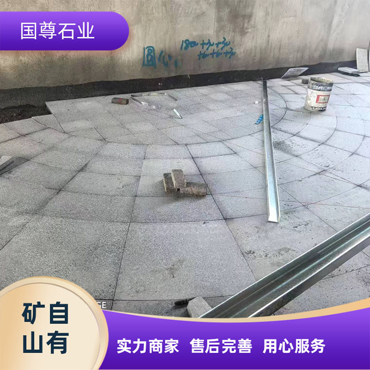 国尊石业 户外芝麻白603石材 火烧面 荔枝面适用学校 园林广场铺装