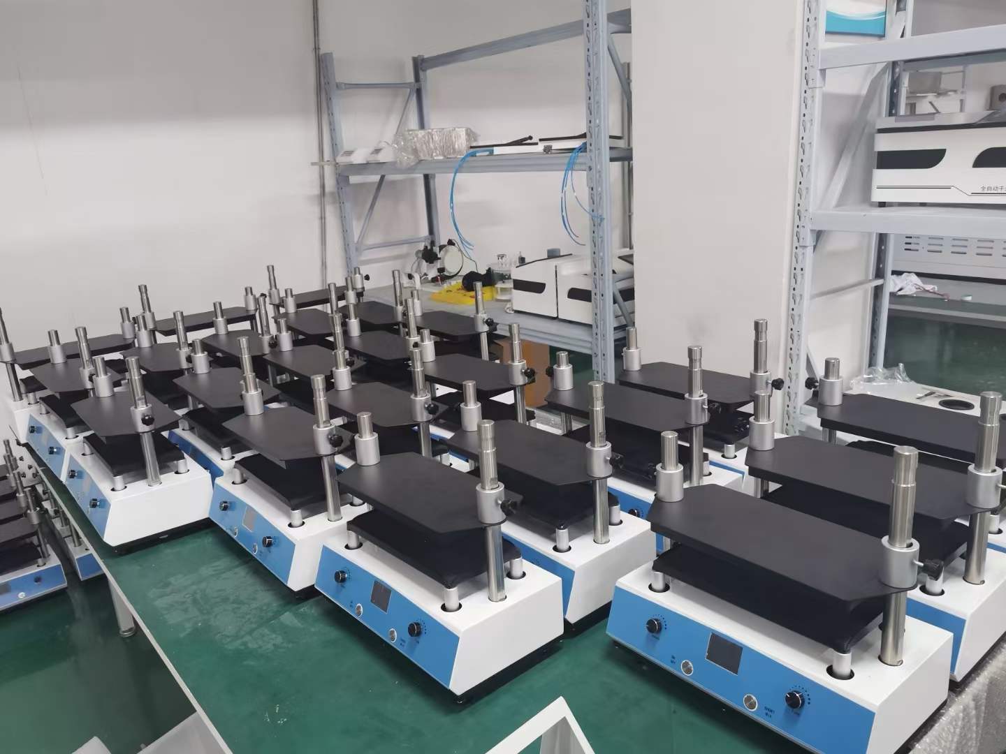 伍跃 多样品漩涡振荡操作 国产多管涡旋振荡仪 WYXW-2