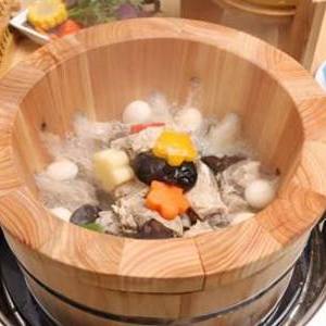 宇食天下喷泉火锅