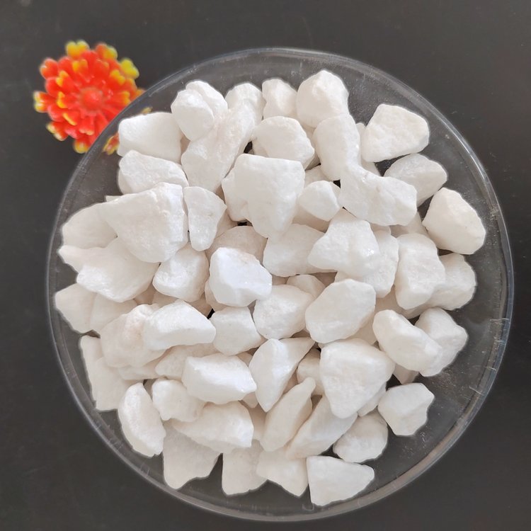 白碎石砾石造景水磨石厂家直供白石子白石头尖角白色砾石白碎石