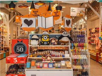 爱就推门玩具店