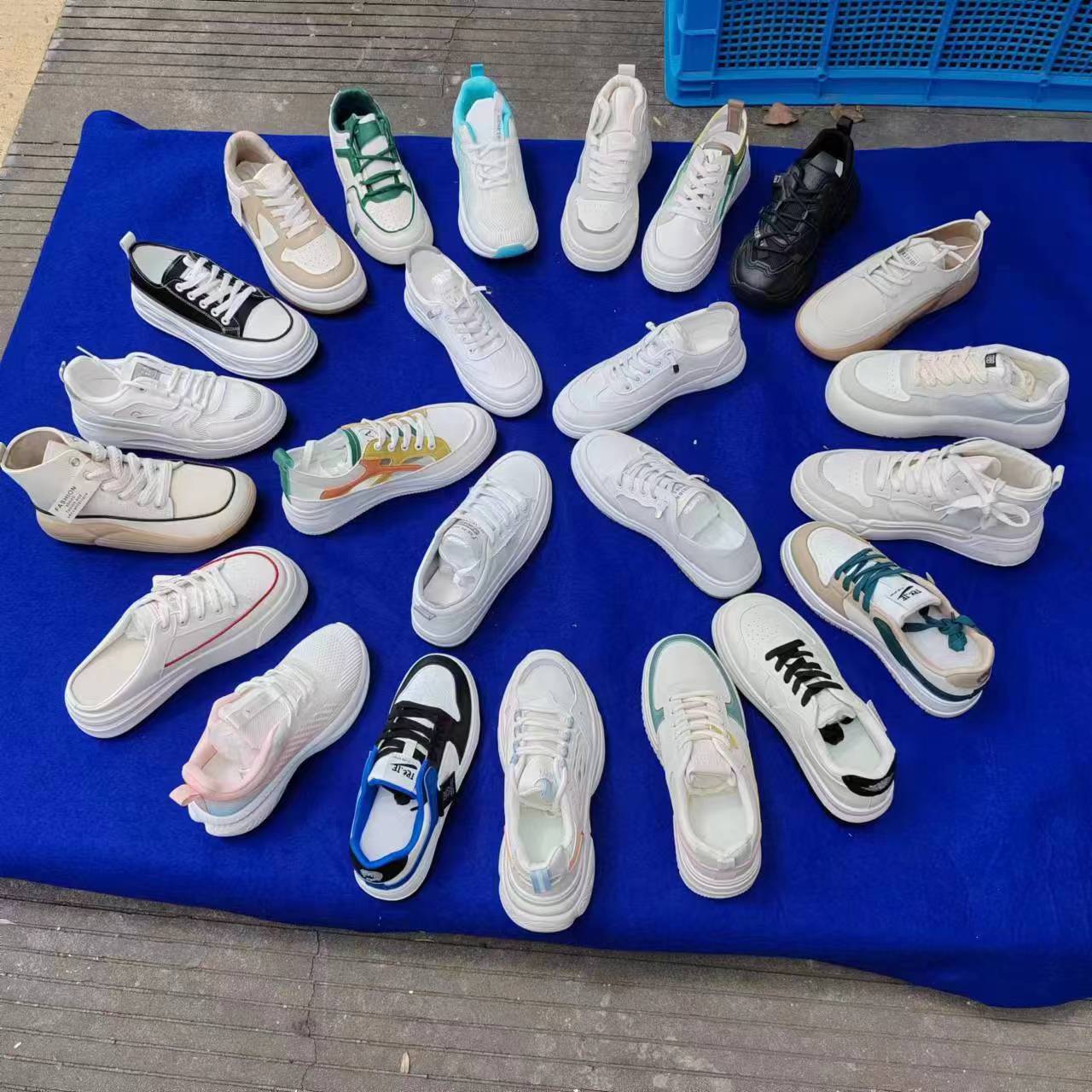 地摊鞋库存鞋运动鞋批发处理鞋杂款男女鞋跑江湖夜市休闲鞋个位数