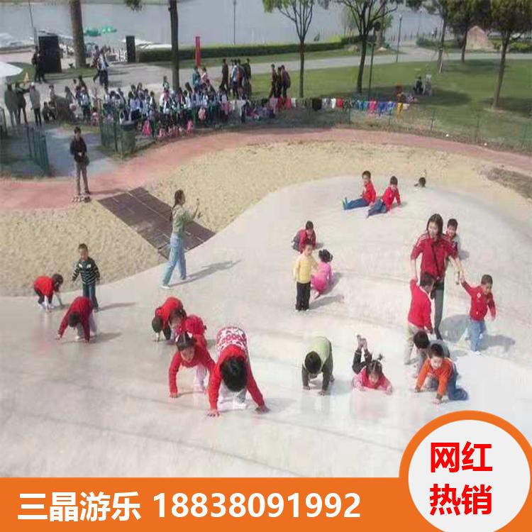 源头生产供应充气蹦蹦云乐园主题云朵有自洁功能易维护