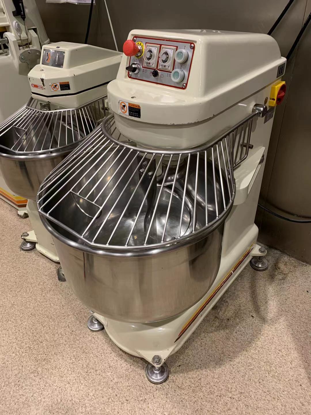 双动双速和面机 各种品牌二手面包设备回收销售