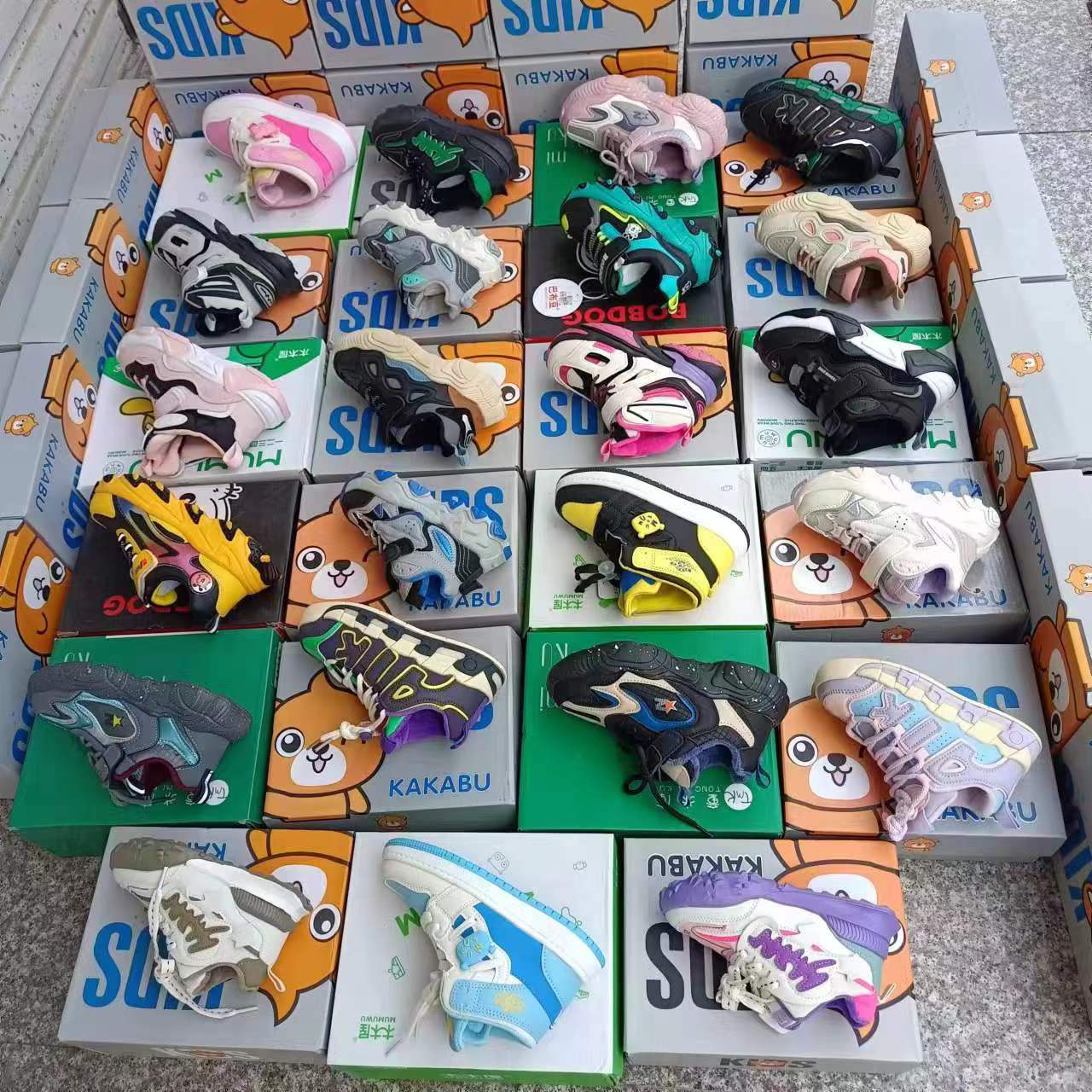 贸地摊鞋批发处理杂款男女鞋断码品牌运动鞋库存鞋厂家批发内销外