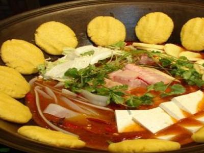 白洋淀风味铁锅炖鱼