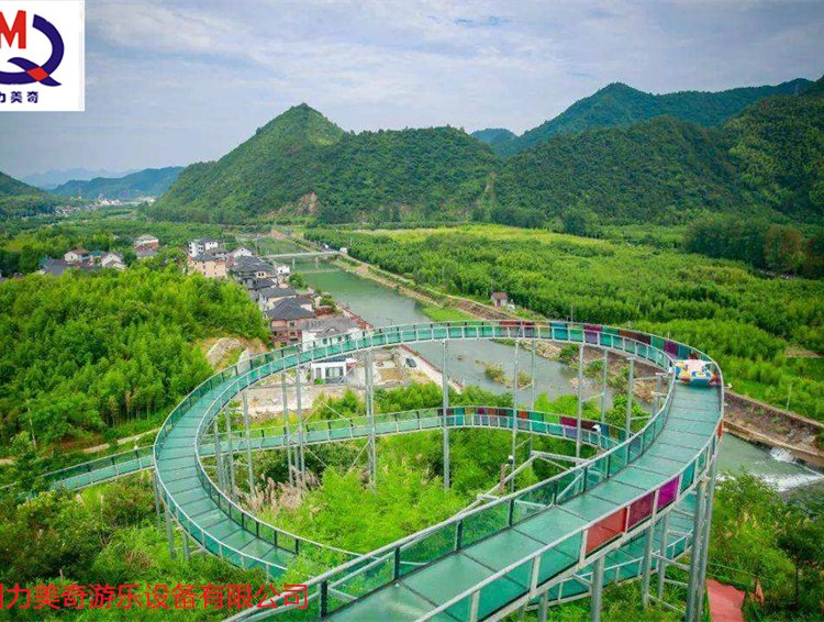玻璃水滑道 高空水漂流游乐设备现场设计 景区无动力制造商