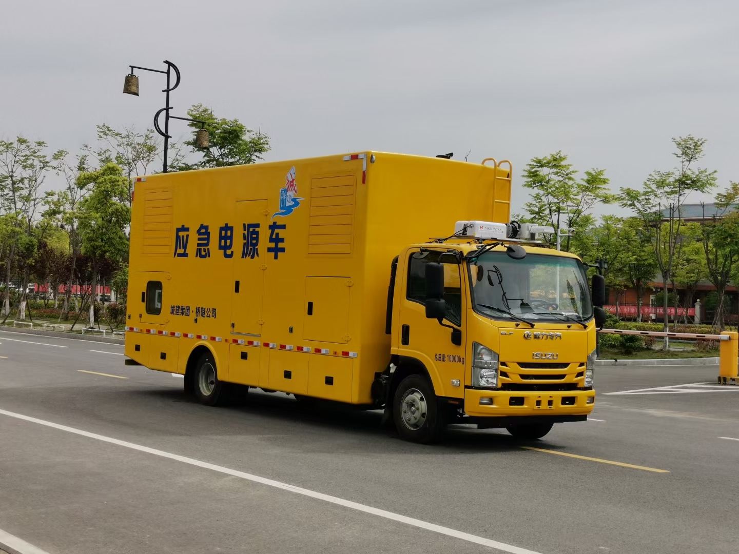 应急发电抢修车可配备50-2000千瓦发电机组 移动充电救援车