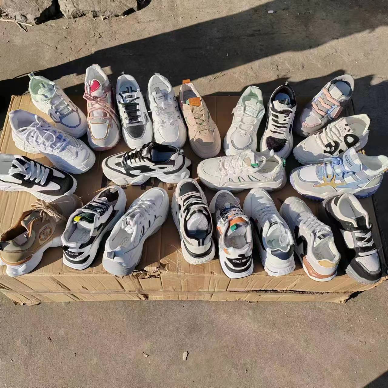 地摊运动鞋库存鞋批发地摊鞋处理鞋杂款女鞋断码鞋一手货源