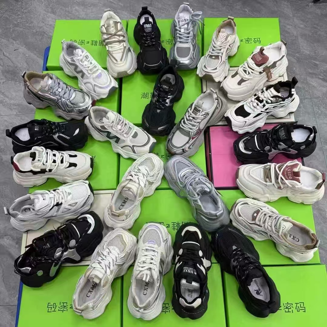 2025年春夏季新款透气网面女士百搭超轻软底运动鞋男杂鞋地摊断码