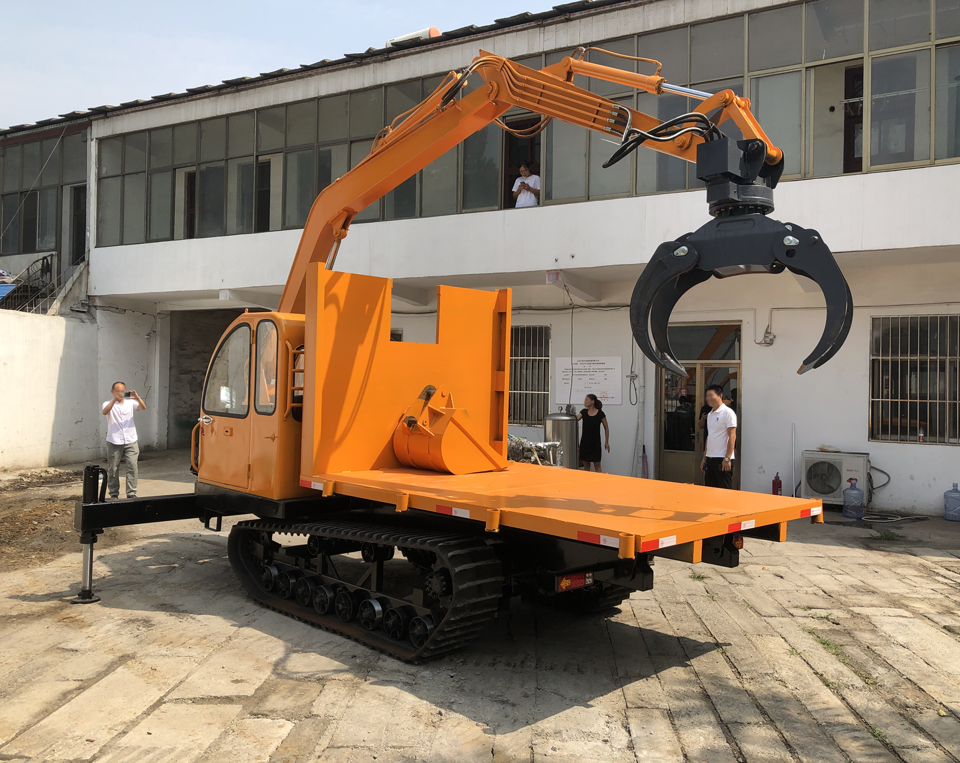履带随车抓 农用建筑用水地泥地全地形抓木机 贵盛