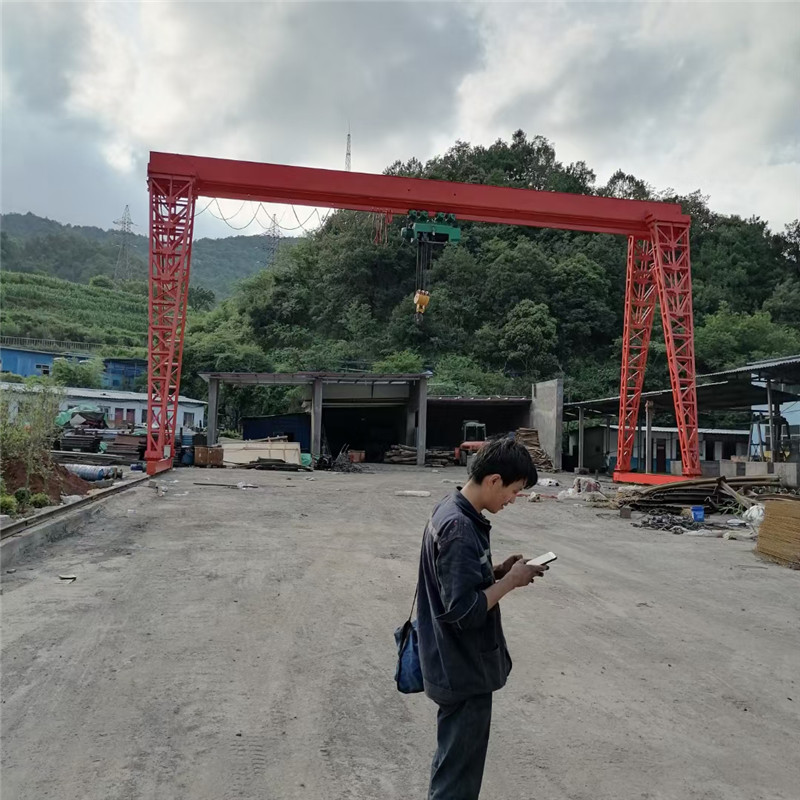 德诺加工定制运行平稳10吨电动门式起重机 货场用 龙门吊