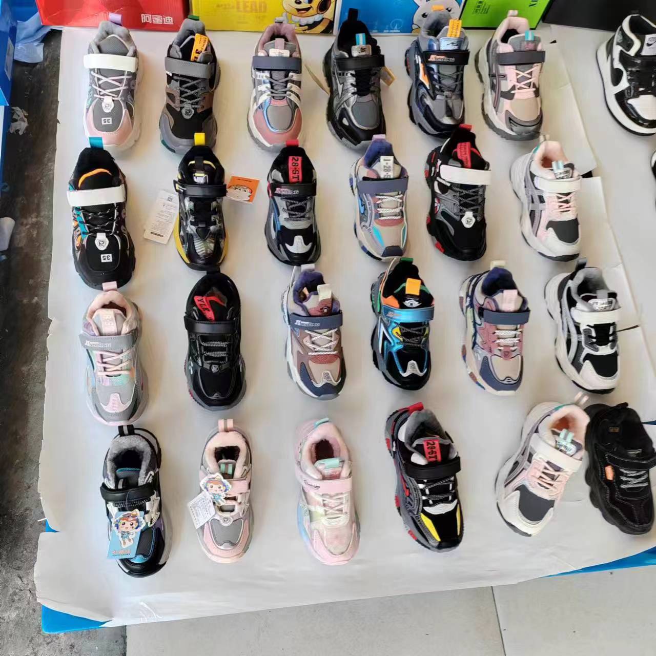贸地摊鞋批发处理杂款男女鞋断码品牌运动鞋库存鞋厂家批发内销外