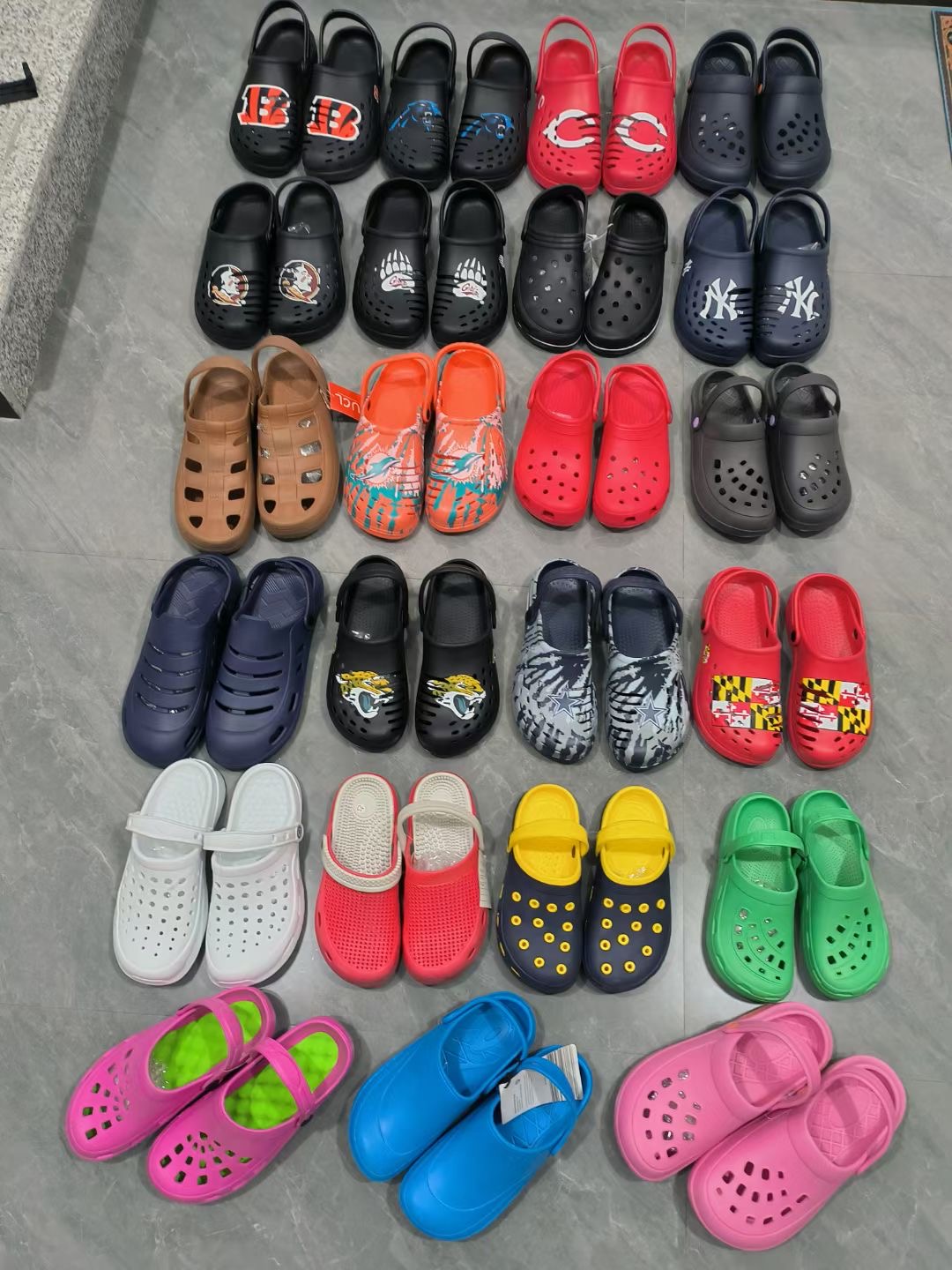 拖鞋批发品牌男女运动鞋赶集摆地摊儿童花园洞洞鞋外贸库存处理鞋