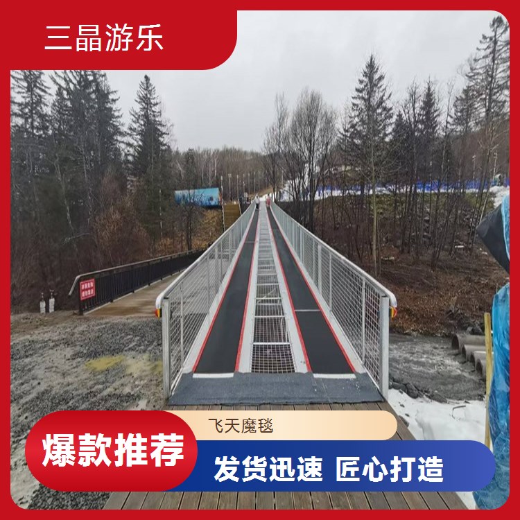 三晶飞天魔毯，旅游纪念品店特色展示，吸引游客购买