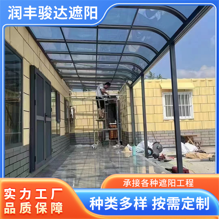 小区铝合金雨棚 露台PC耐力板停车棚 安装排水系统 不易积水溢水