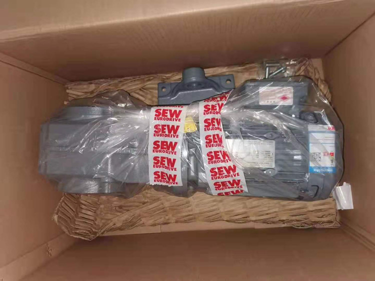 销售S,E,W齿轮减速机R47DRN90M4减速器FA77BDRN100斜齿轮减速电机