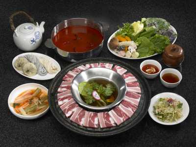 美食坊旋转小火锅