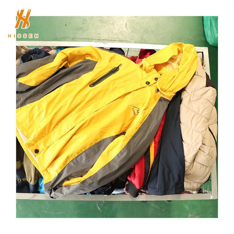 二手衣服批发跨境出口旧男装冲锋衣风衣外套used clothes bales
