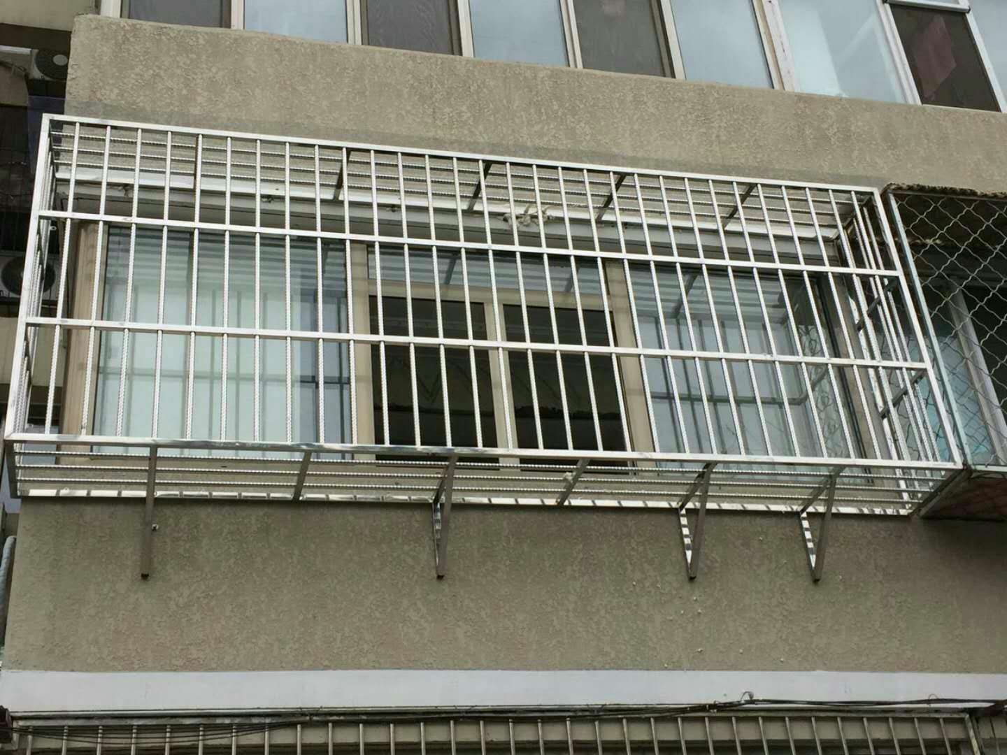 北 京防盗窗防盗网安装厂家 高层不锈钢防护栏安装 免费上门测量设计