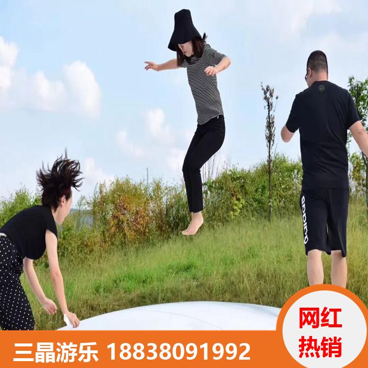 户外蹦蹦云设备齐全主要用于各大楼盘,公园,度假山庄,特色小镇