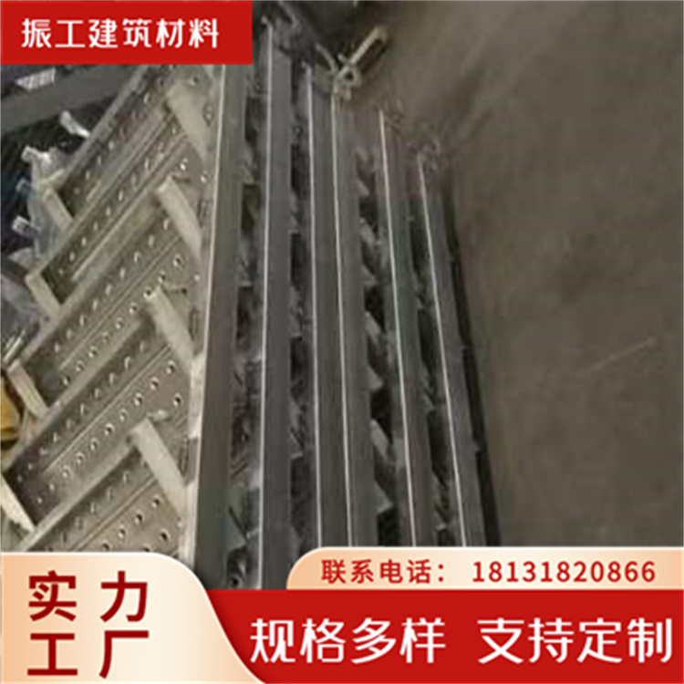 钢结构踏板楼梯 分体爬梯 优选材质 做工精细 易安装
