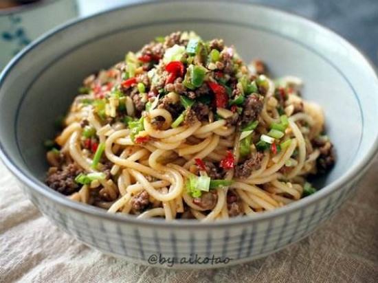 油头粉面特色干拌米粉