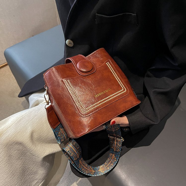 2023新款女士质感包包大容量手提包百搭水桶包单肩包女生斜挎包