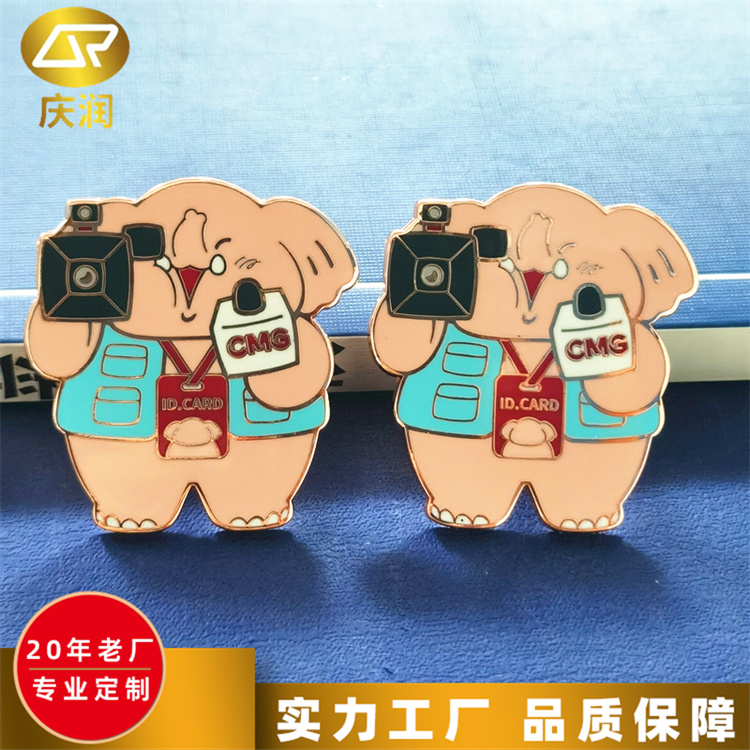精细制作 可爱儿童徽章胸章 镜底浮雕凸起亚光立体感强