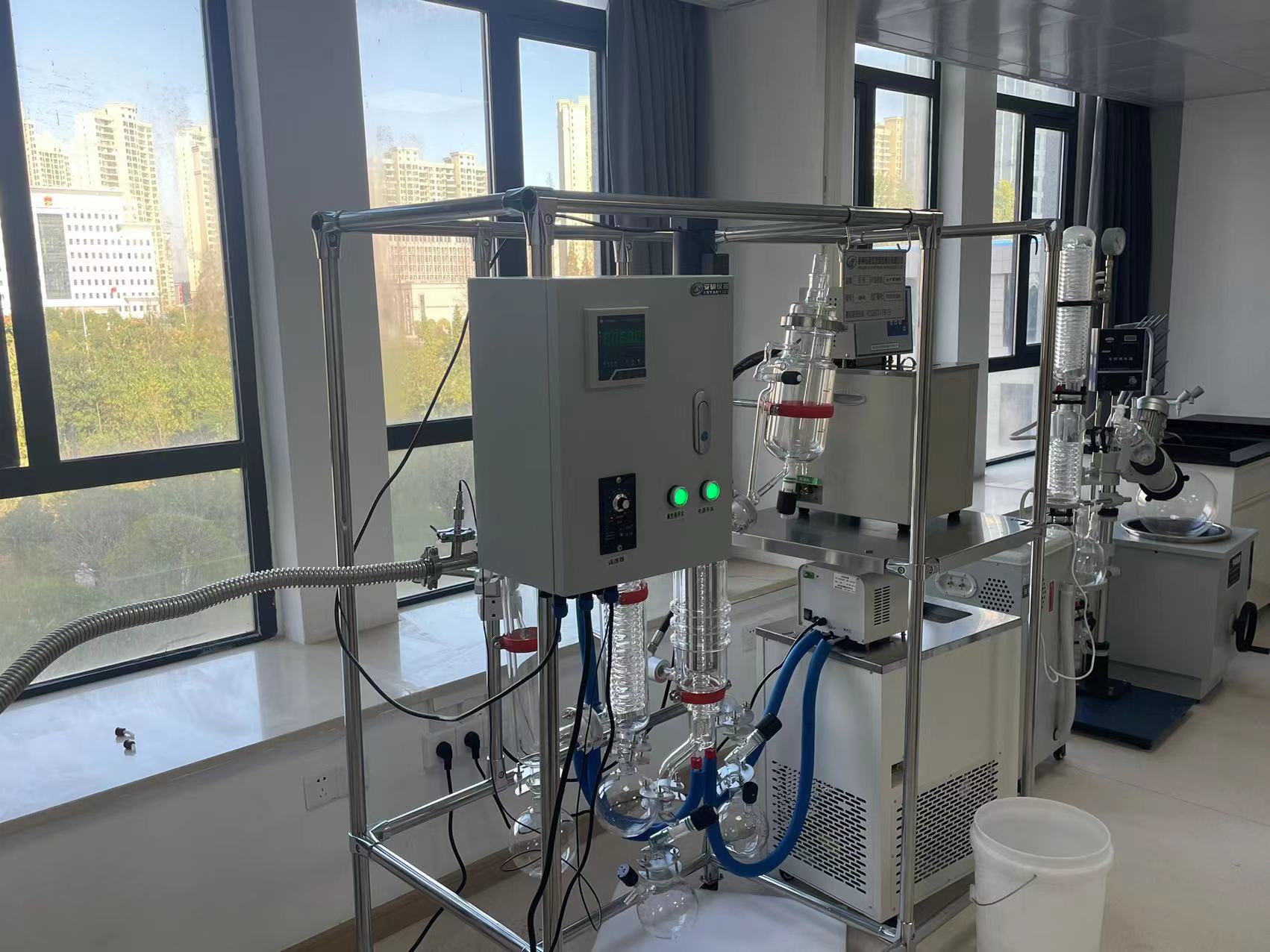 化工化学脱色提纯实验油水分离设备短程分子蒸馏仪