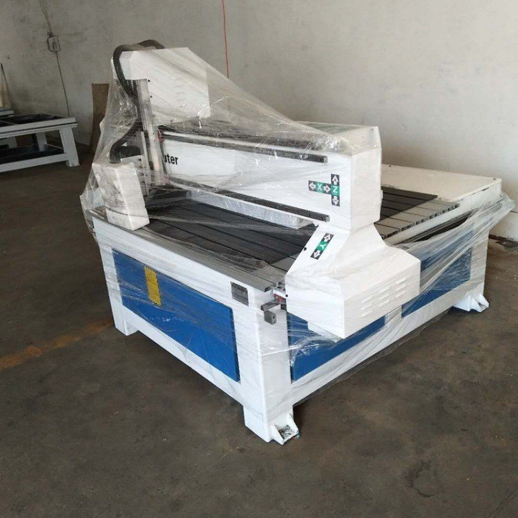 乐璇广告数控木工板式家具开料机1325自动镂空雕刻机