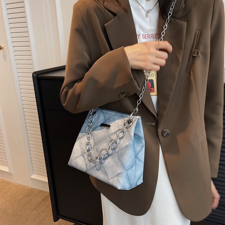 直播货源厂家直销新款2023时尚网红爆款休闲女士托特简约单肩包
