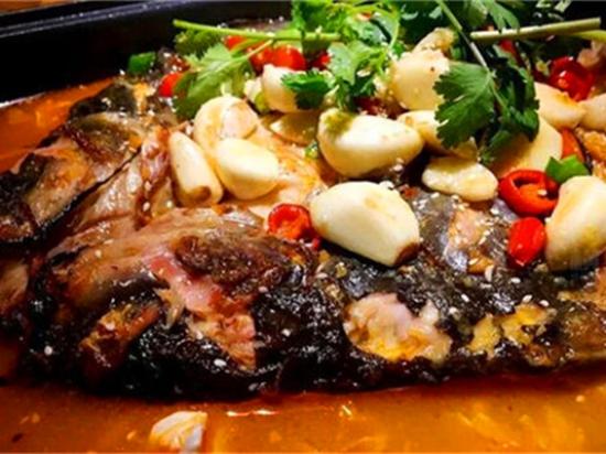 炭鲜么么鱼烤鱼饭