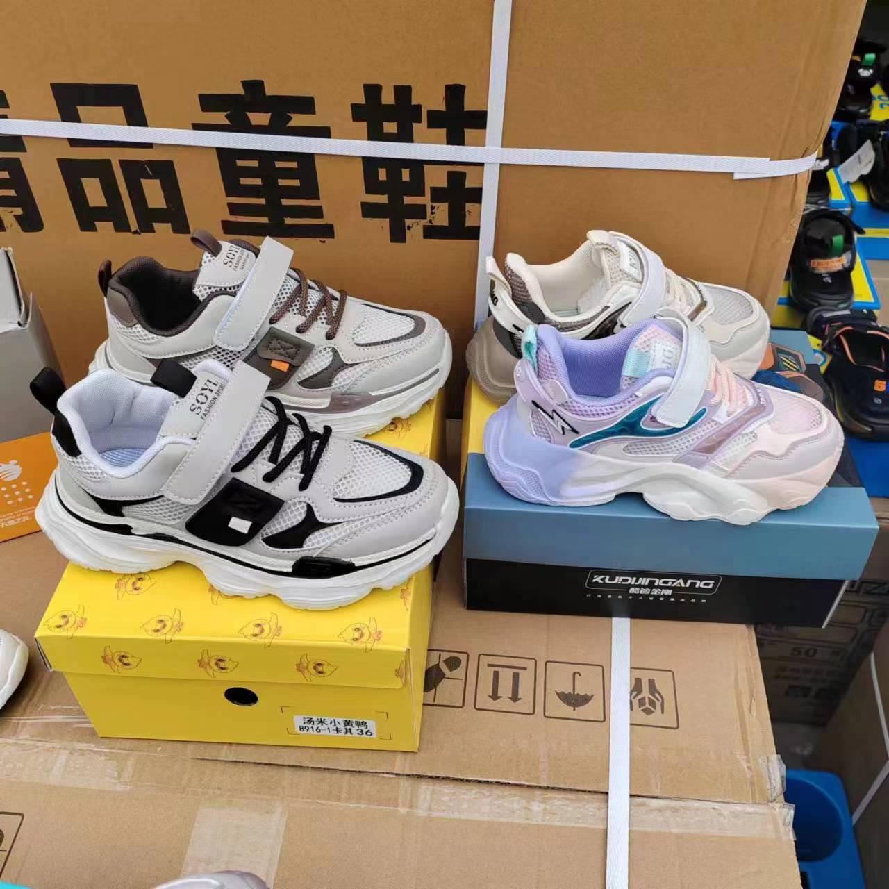 新款时尚牛筋底创业运动鞋 库存杂款休闲儿童鞋开店批发