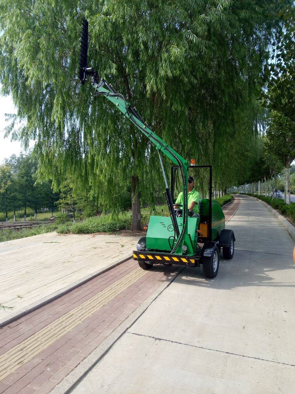 多功能旋转修剪绿篱机 行道树养护机械 城市社区绿篱修剪机 电动工具