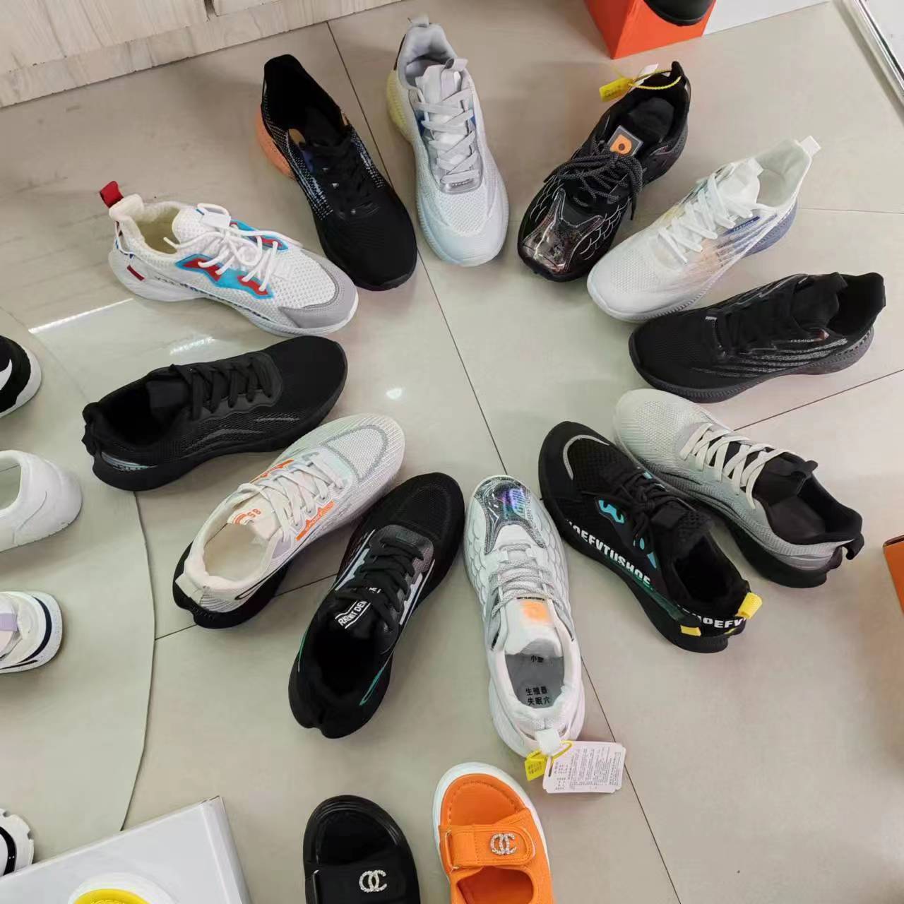 地摊鞋库存鞋运动鞋批发处理鞋杂款男女鞋跑江湖夜市休闲鞋个位数