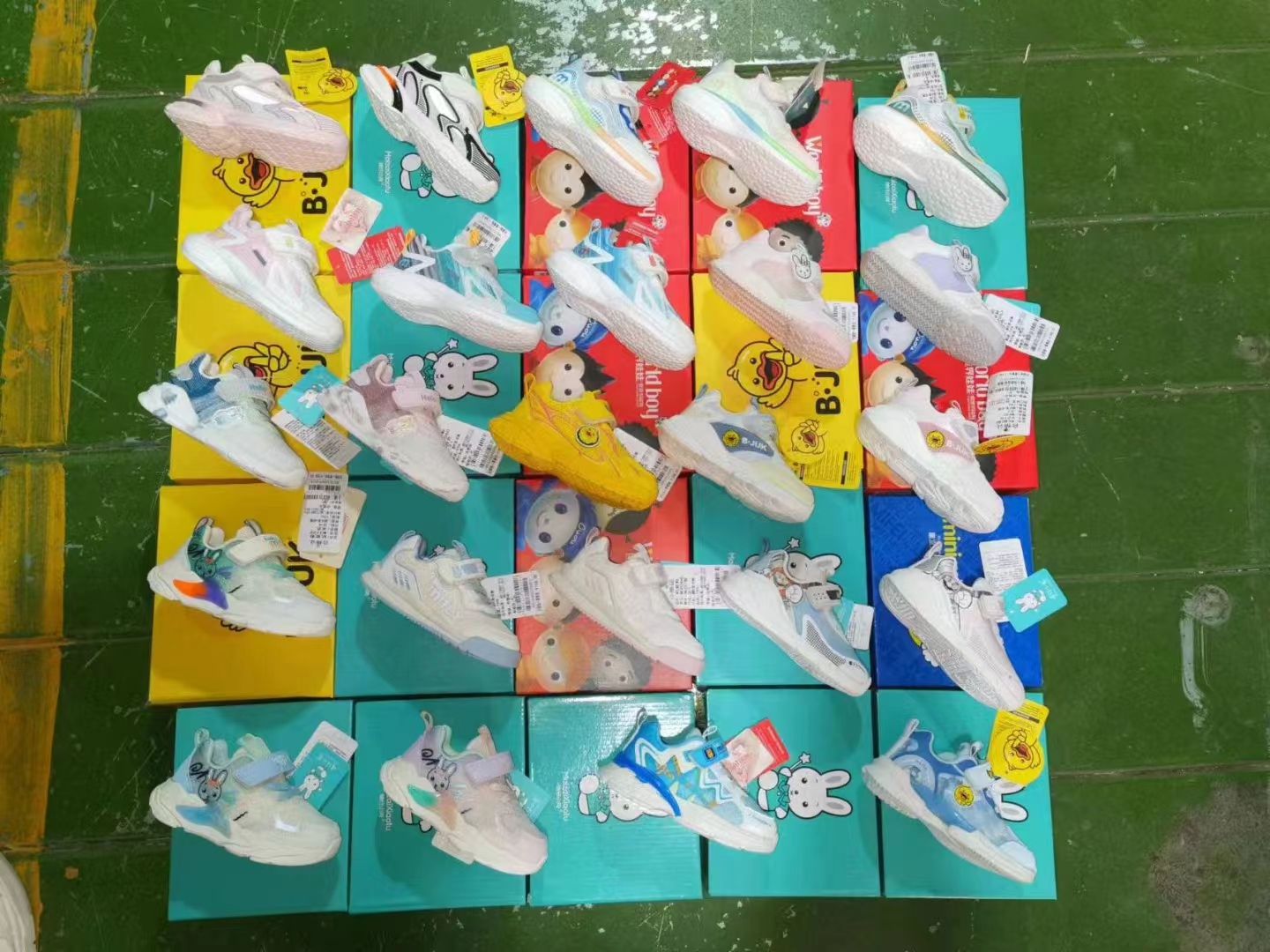 新款时尚牛筋底创业开店批发运动鞋 库存杂款休闲
