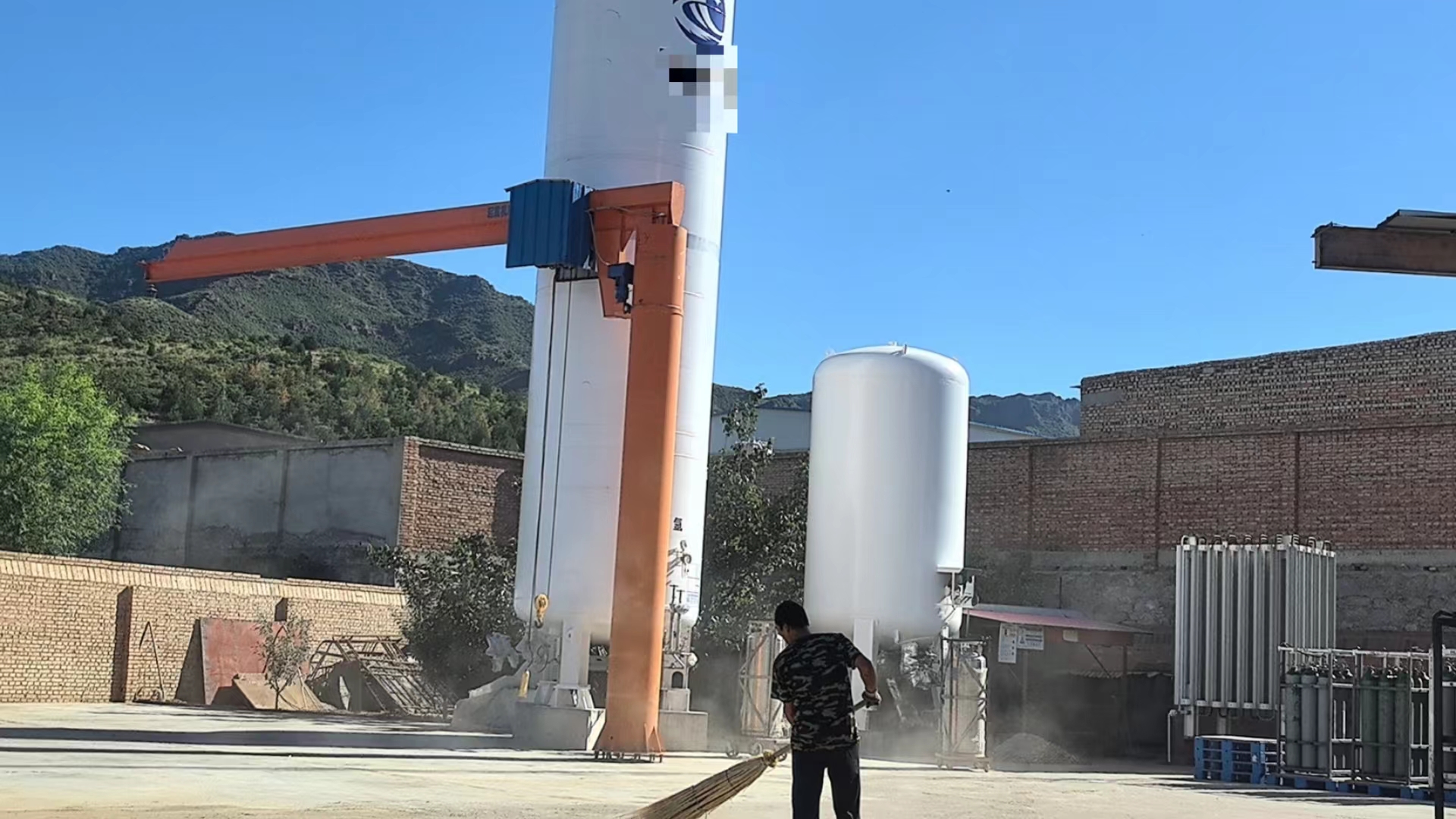 泰荣悬臂吊 立柱式摇臂吊车间电动旋臂小吊机 运行平稳 无线遥控操作
