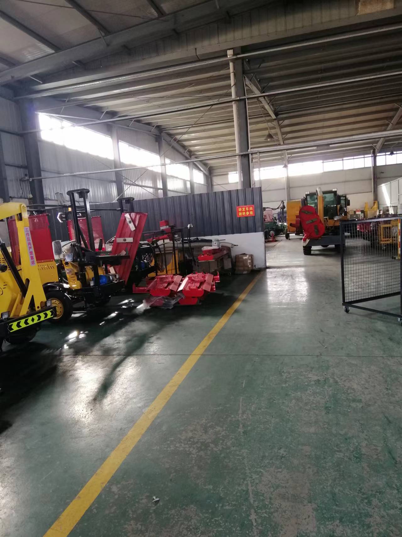 绿篱修剪机 绿化修剪标准 旋转式园林修剪 自驾式道路养护修剪机器