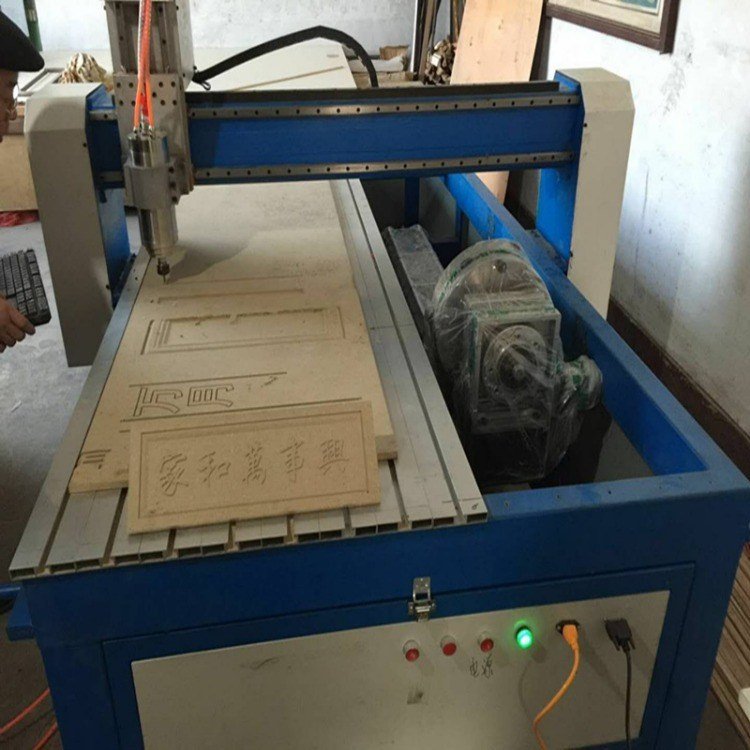 乐璇1825多头浮雕雕刻机数控 PP板密度板雕刻锯