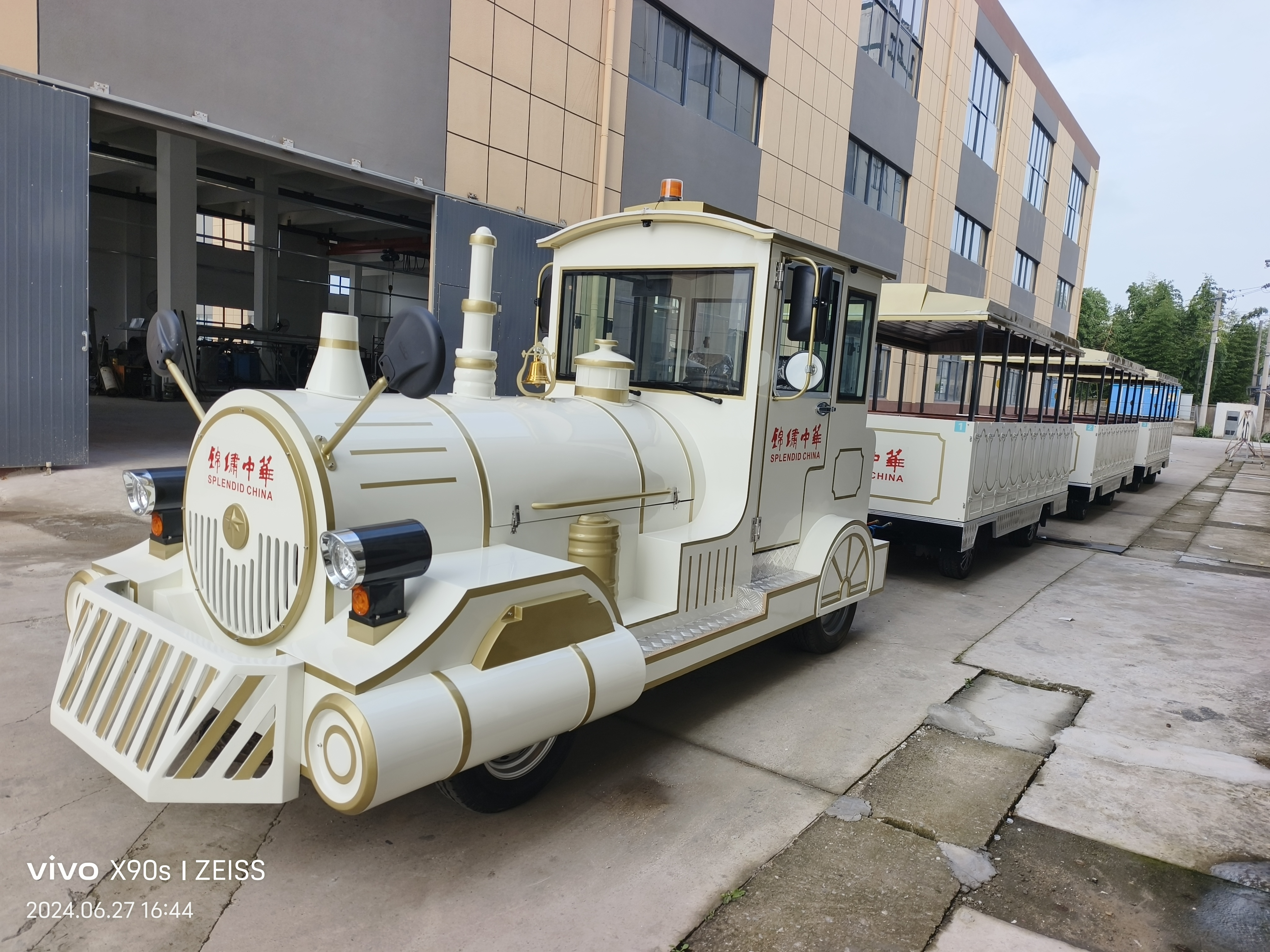 一拖三电动火车 72座气动全封闭轮椅无级变速 运转平稳可支持定制