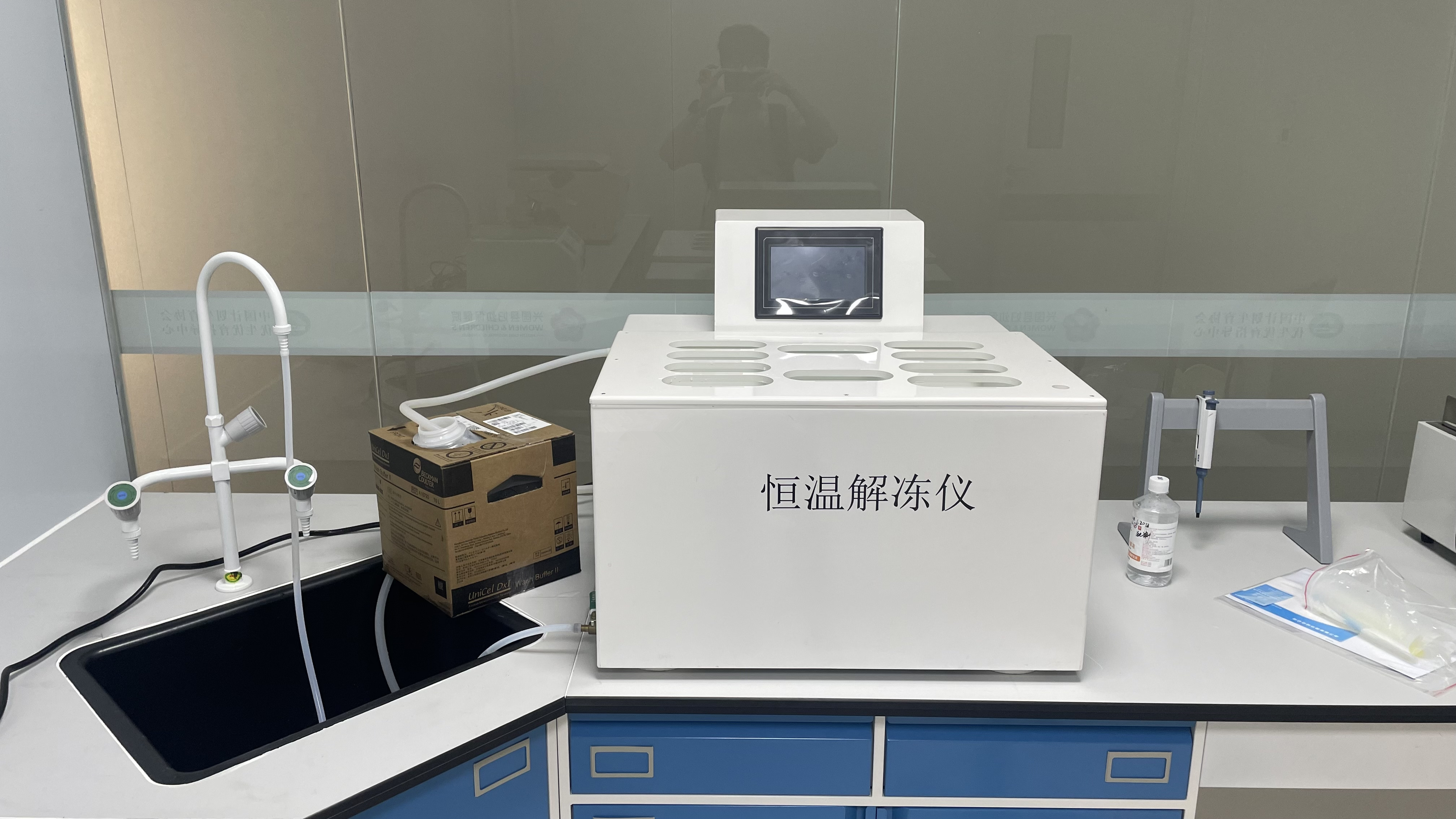 具有温度曲线记忆功能 立式8篮恒温解冻仪WYJD-8L