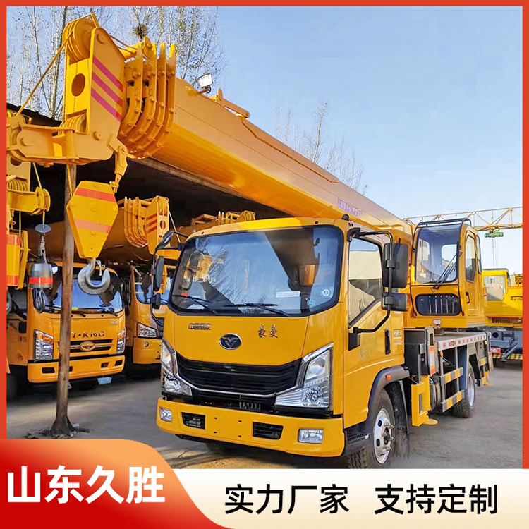 国六蓝牌汽车吊车 建材吊装用吊机 砂石吊装起重机 久胜