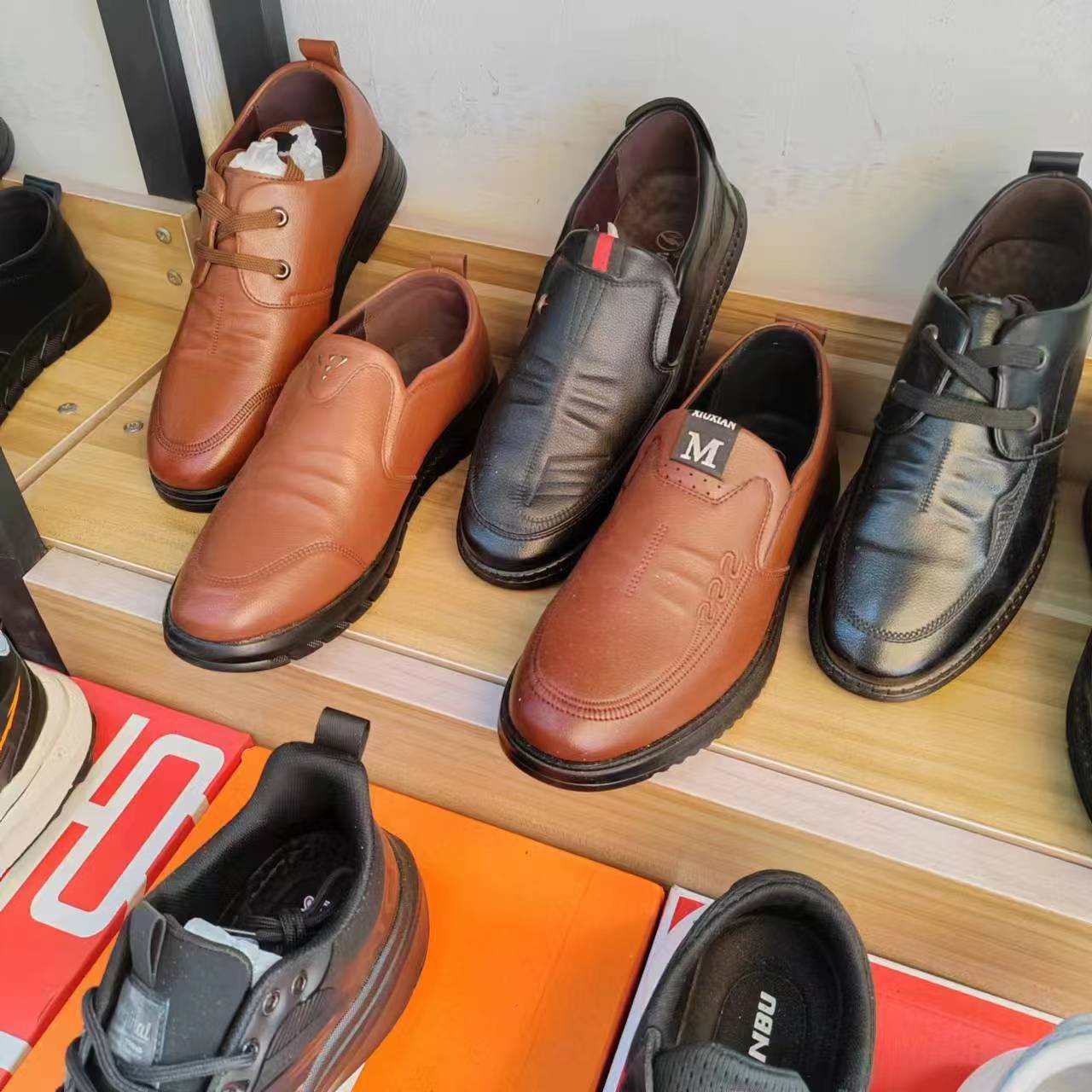 贸地摊鞋批发处理杂款男女鞋断码品牌运动鞋库存鞋厂家批发内销外