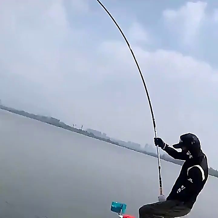 高碳素浪尖千川鲤4代大物竿鱼竿十大名牌超轻超硬青鲟鱼巨物鱼竿