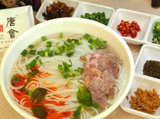 唐会小黄牛带皮牛肉米线
