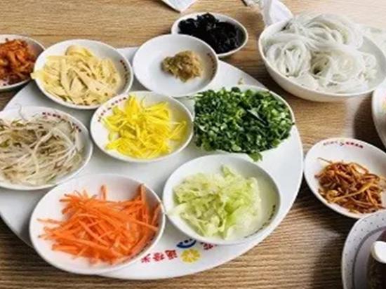 蒙自菊花过桥米线