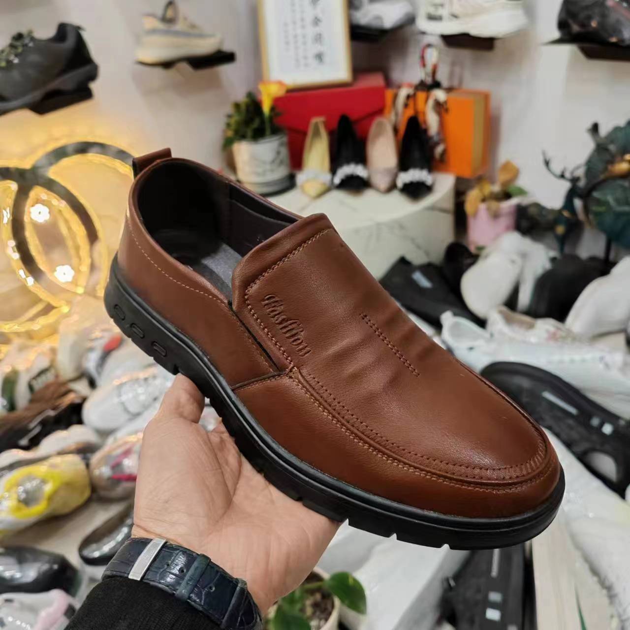 男士皮鞋2023新款休闲潮流一脚蹬爸爸鞋软底软面低价地摊处理库存