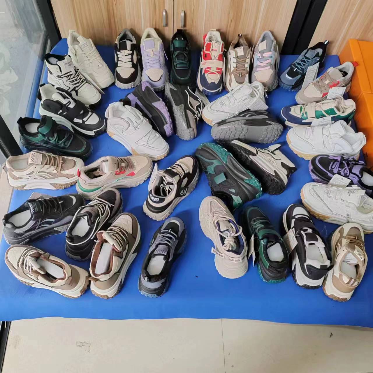 库存处理鞋 地摊货源 男女休闲运动鞋杂款尾货批发工厂尾单货源直播